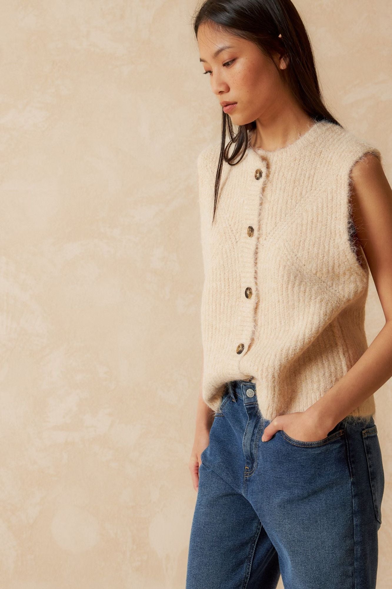 Ribbed Knited Vest